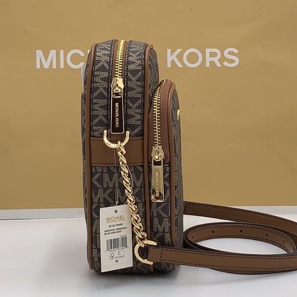 MICHAEL KORS
Jet Set Travel Medium Signature Logo Crossbody Bag
COLOR BROWN GOLD - Picture 12 of 14